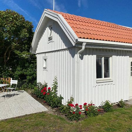 Attefallshus Pa Aengoe I Kalmar Exterior photo
